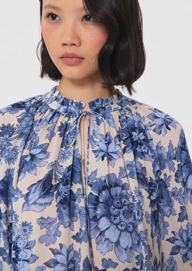 Top Tomaso flowing blue floral print with puff sleeves Off-white TARA JARMON UK